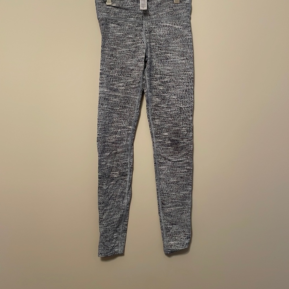 Ivivva textured leggings - size 10